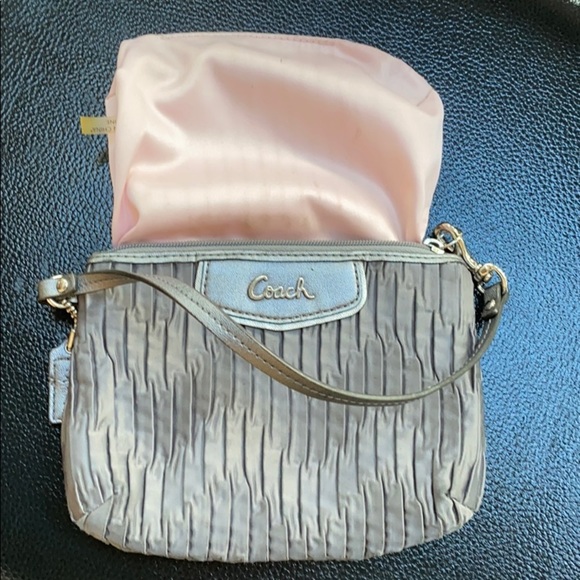 Coach wristlet - Picture 3 of 7